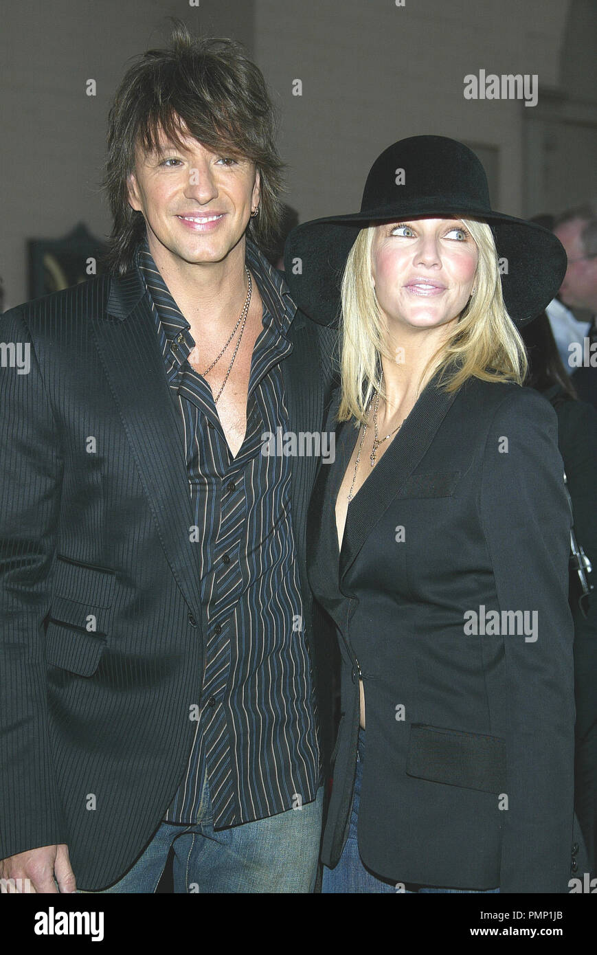 11/14/2004 Jessica Simpson 32ND ANNUAL AMERICAN MUSIC AWARDS @ Shrine  Auditorium, Downtown Los Angeles Photo by I. Hasegawa / HNW / PictureLux  File Reference # 31452 006HNW For Editorial Use Only - All Rights Reserved  Stock Photo - Alamy