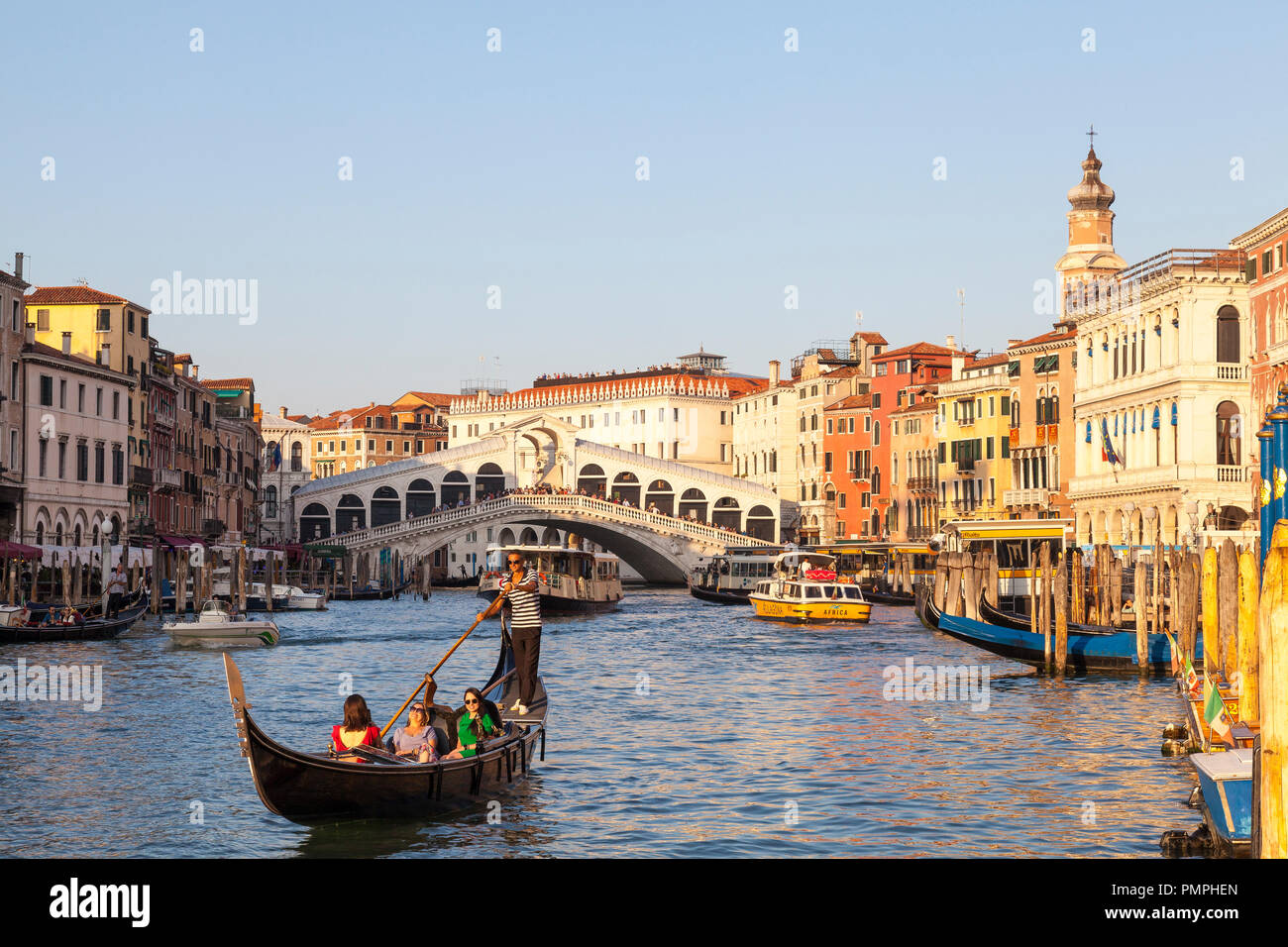 Sunset gondola boats grand canal hi-res stock photography and images ...