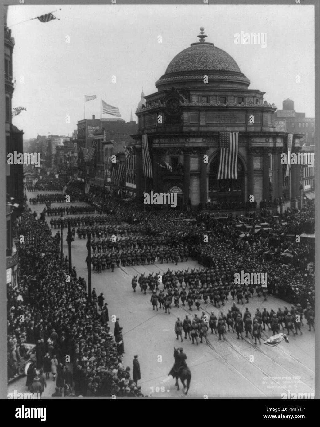 Bird's-eye view of soldiers parading in Buffalo, N.Y. Stock Photo