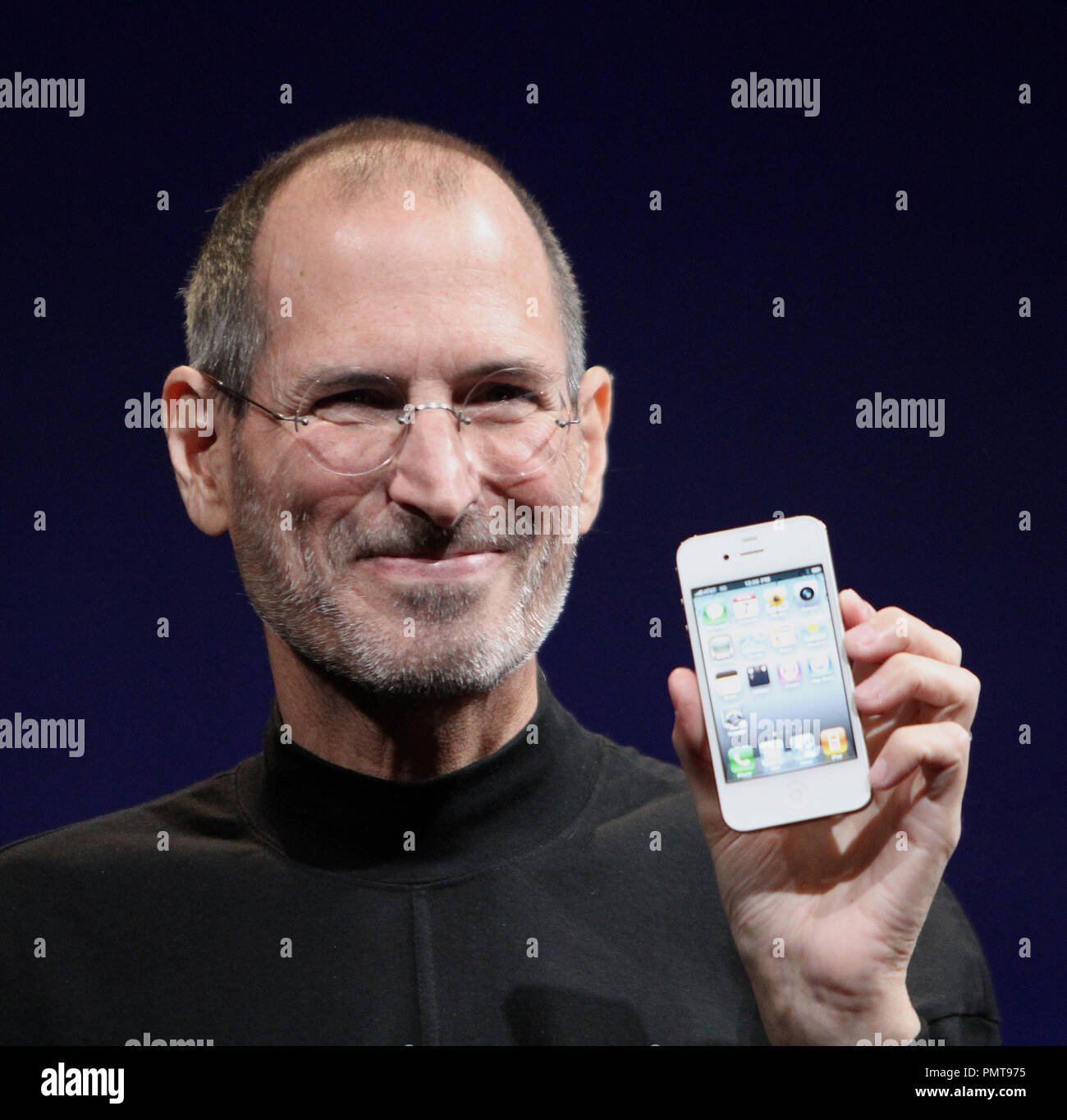 Steve jobs iphone hi-res stock photography and images