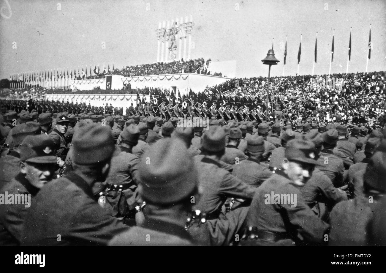 Blick aus der Menge beim Reichsparteitag 1935. Stock Photo