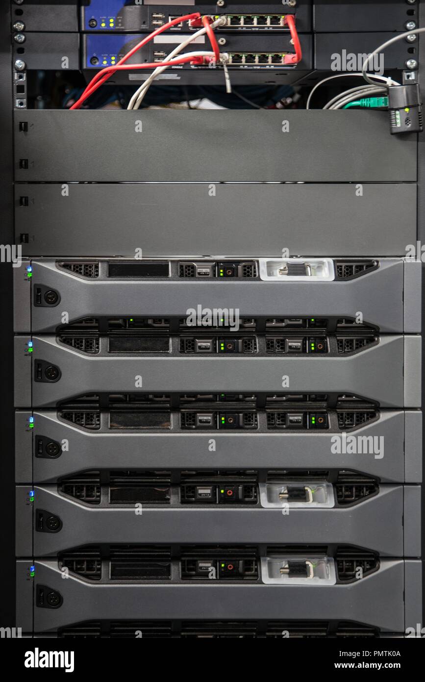 Supercomputer server room data center hi-res stock photography and ...