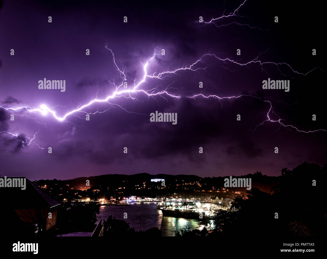 Oban, Scotland. 19th Sep 2018. UK Weather: A thunderstorm announces the arrival of Storm Ali just after 12:30am into the western isles of Scotland. Credit: Nick Edgington/Alamy Live News Stock Photo