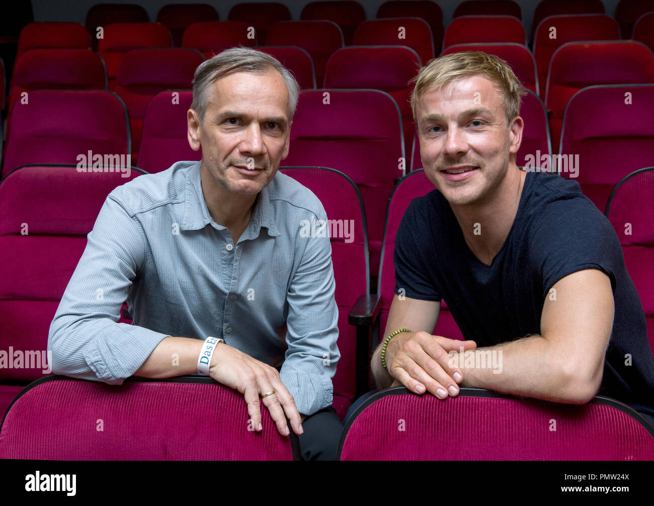 19 September 2018, Saxony, Leipzig: Author Lutz Seiler (l) and actor and 'Kruso' main actor Albrecht Schuch have taken their seats in the cinema seats of the Schaubühne Lindenfels before the preview of the MDR co-production 'Kruso' begins. The film based on the novel of the same name tells the summer of 1989 on the island of Hiddensee from the perspective of alternatives and dropouts. 'Kruso' will be aired on September 26th on The First. Photo: Hendrik Schmidt/dpa-Zentralbild/dpa Stock Photo