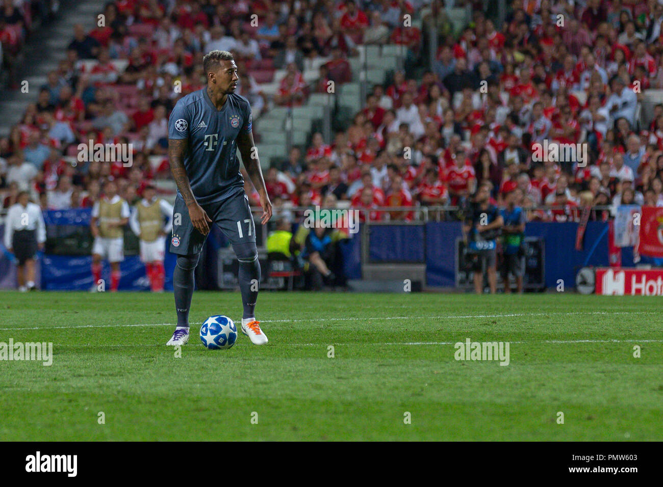 Lisbon, Portugal. 19th Sept 2018. Bayern Munchen's defender from Germany Jerome Boateng (17) in action during the game of the 1st round of Group E for the UEFA Champions League, SL Benfica vs Bayern Munchen © Alexandre de Sousa/Alamy Live News Stock Photo