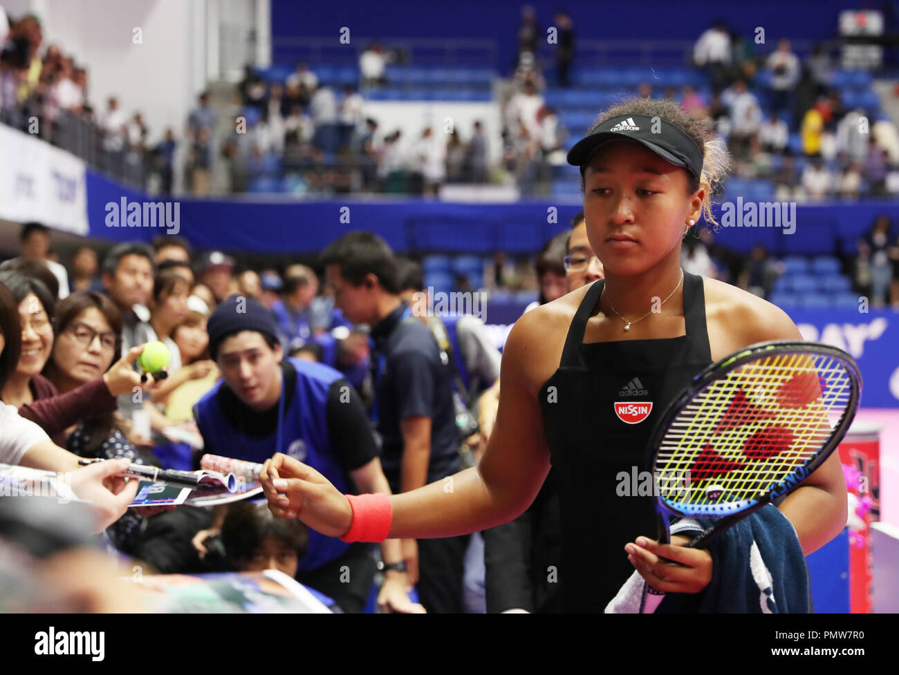 Tokyo, Japan. 19th Sep, 2018. US Open champion Naomi Osaka of Japan gives  her autographs to Japanese fans after she defeated Dominika Cibulkova of  Slovakia during the second round of the Toray