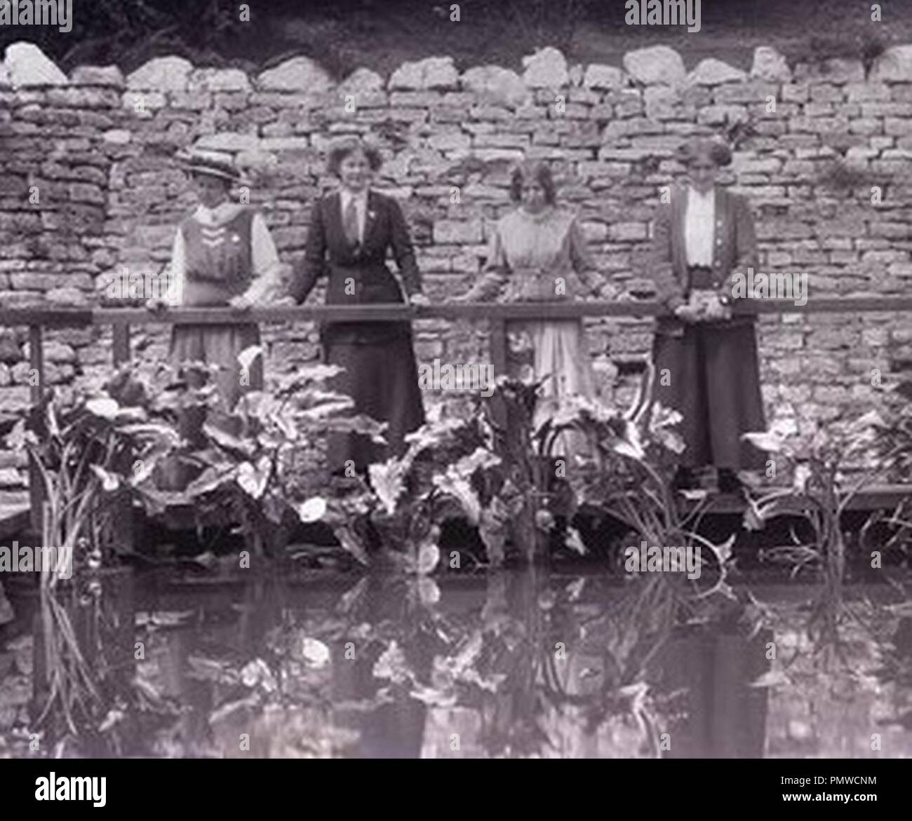 Blathwayt Col Linley Suffragettes Mary Blathwayt Charlotte Marsh Annie Kenney And Laura Ainsworth 1911 Stock Photo Alamy
