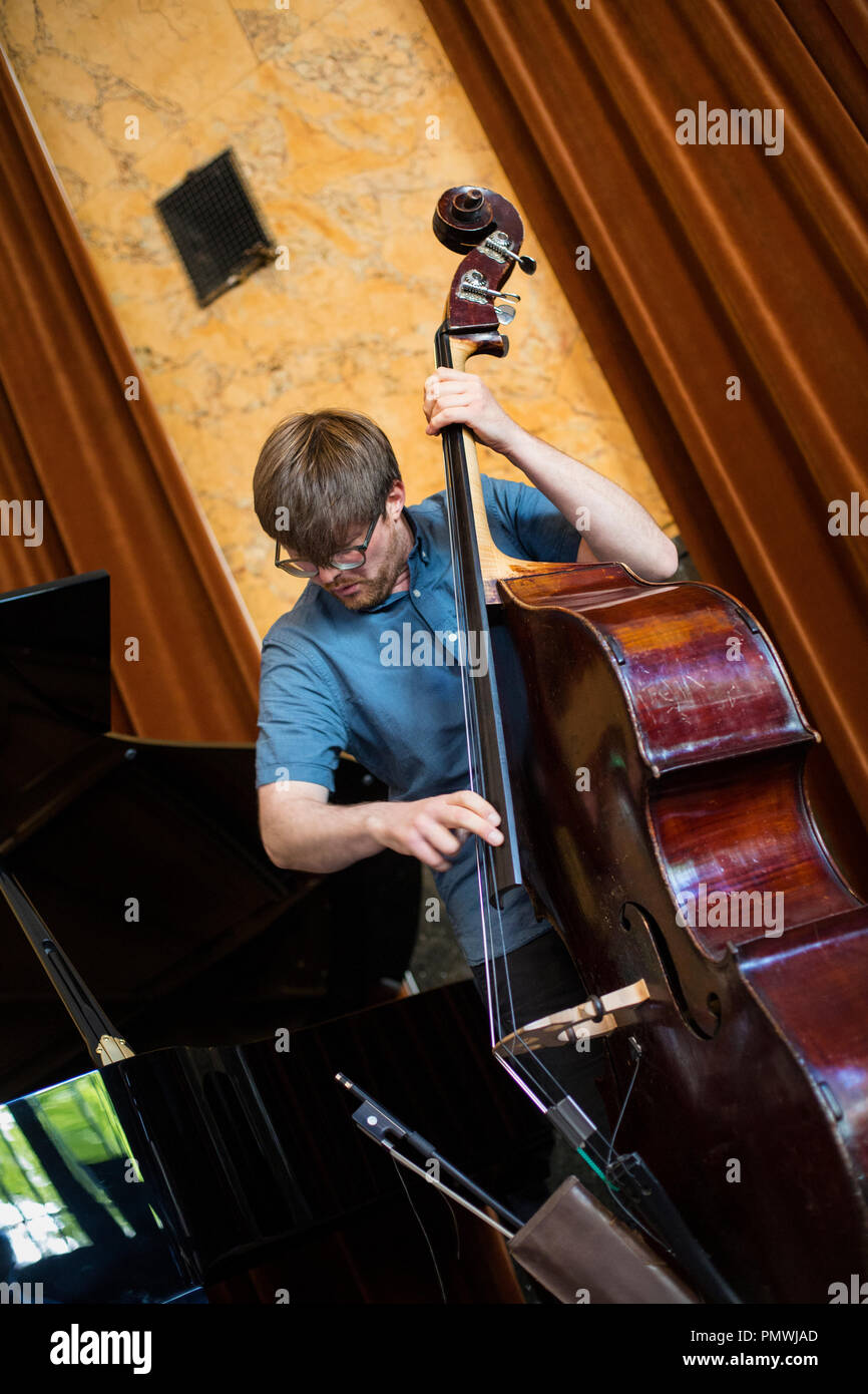 Jazz trio hi-res stock photography and images - Page 14 - Alamy