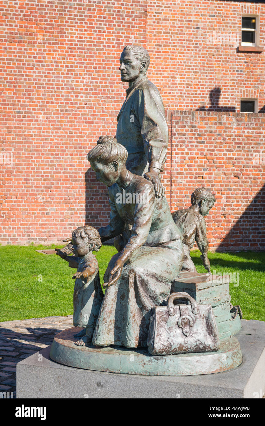 Liverpool Albert Dock Legacy Sculpture by Mark DeGraffenried 2001 memorial to 9 million migrants to New World America statue sculpture bronze Stock Photo