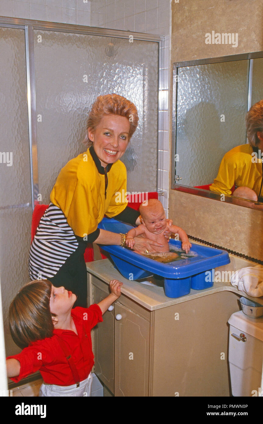Erzherzogin Michaela von Habsburg mit Kindern in New York, USA 1987