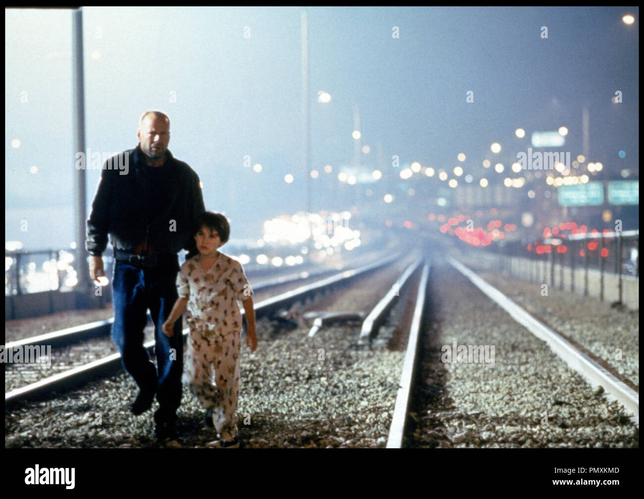 Mercury Rising 1998 Bruce Willis Stock Photos & Mercury Rising 1998 ...