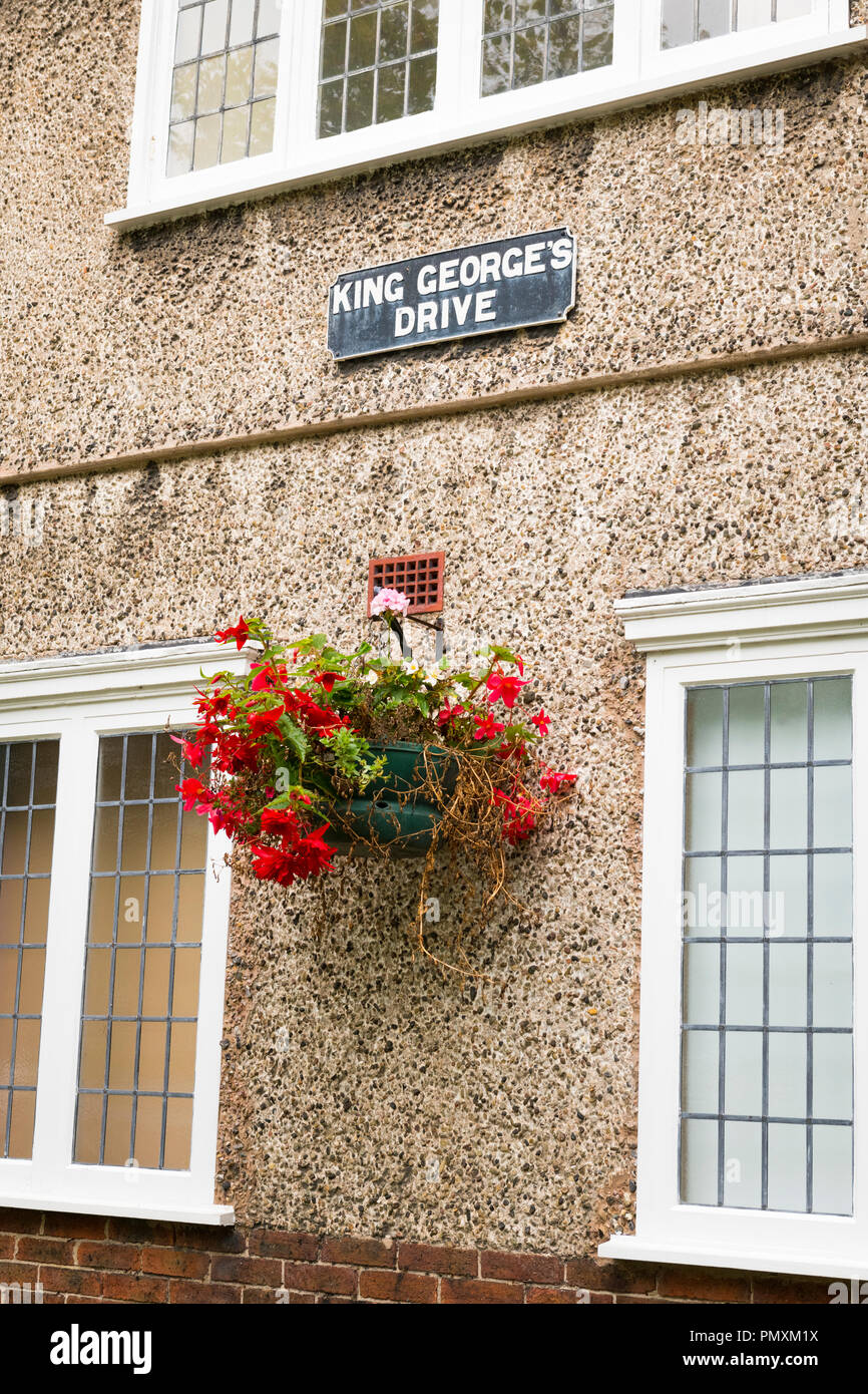 Liverpool Wirral Port Sunlight Village King Georges Drive typical workers Edwardian family cottage house museum leaded windows flower basket Stock Photo