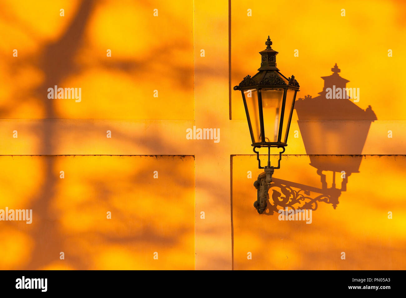 Antique street lights hi-res stock photography and images - Alamy