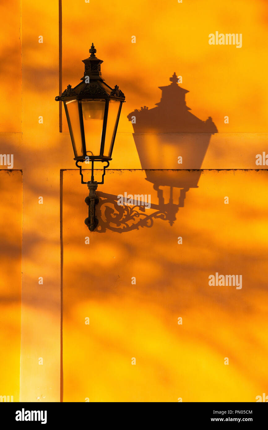 Antique street lights hi-res stock photography and images - Alamy