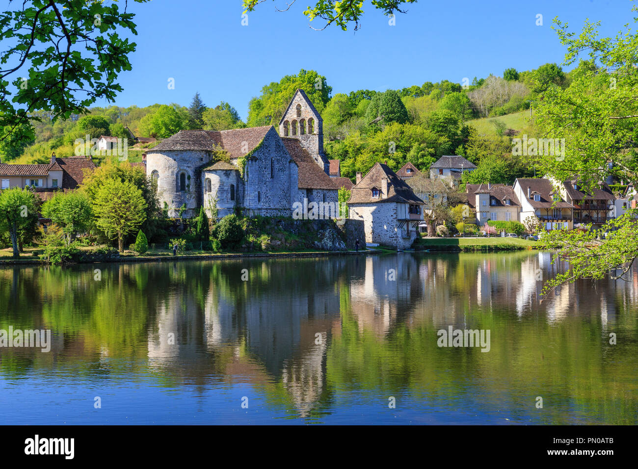 France, Correze, Dordogne valley,  Beaulieu sur Dordogne, Penitents chapel on Dordogne riverbank // France, Corrèze (19), vallée de la Dordogne, Beaul Stock Photo