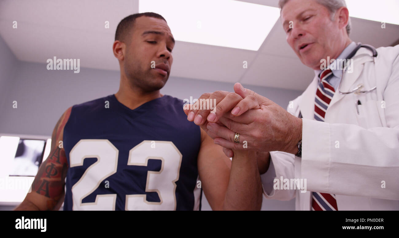 Doctor athlete xray hires stock photography and images Alamy