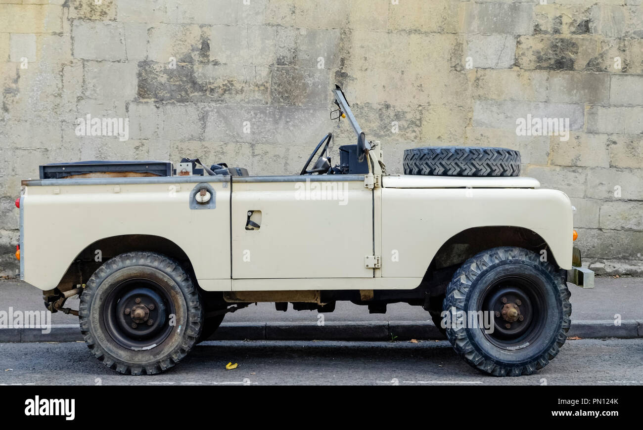 Short wheel base land rover hi-res stock photography and images - Alamy