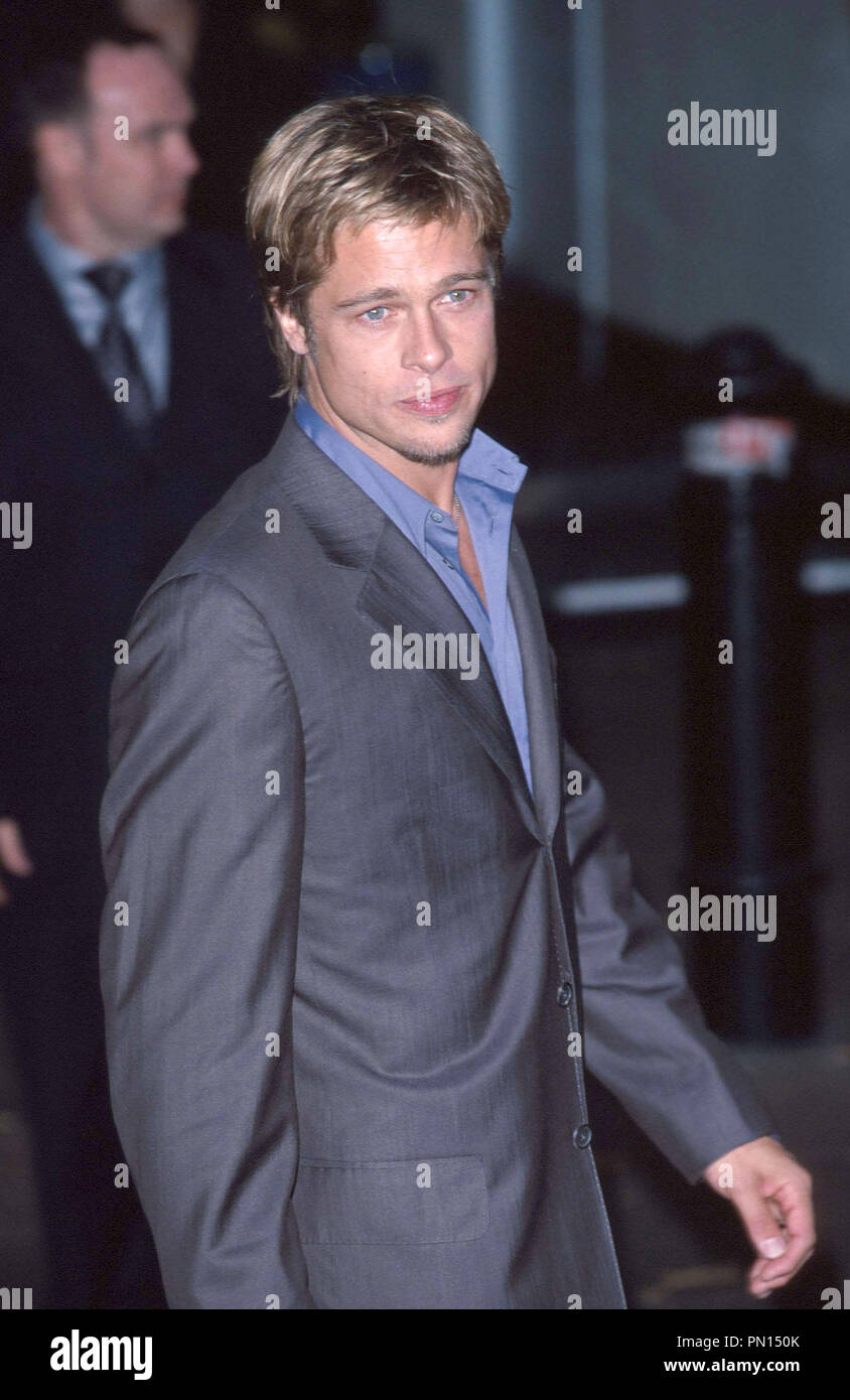 London. Brad Pitt arrives for the Premiere of Snatch. 23rd August, 2000. Picture by Moore/Landmark/MediaPunch Ref: LMK25-LIB334-050805 Stock Photo