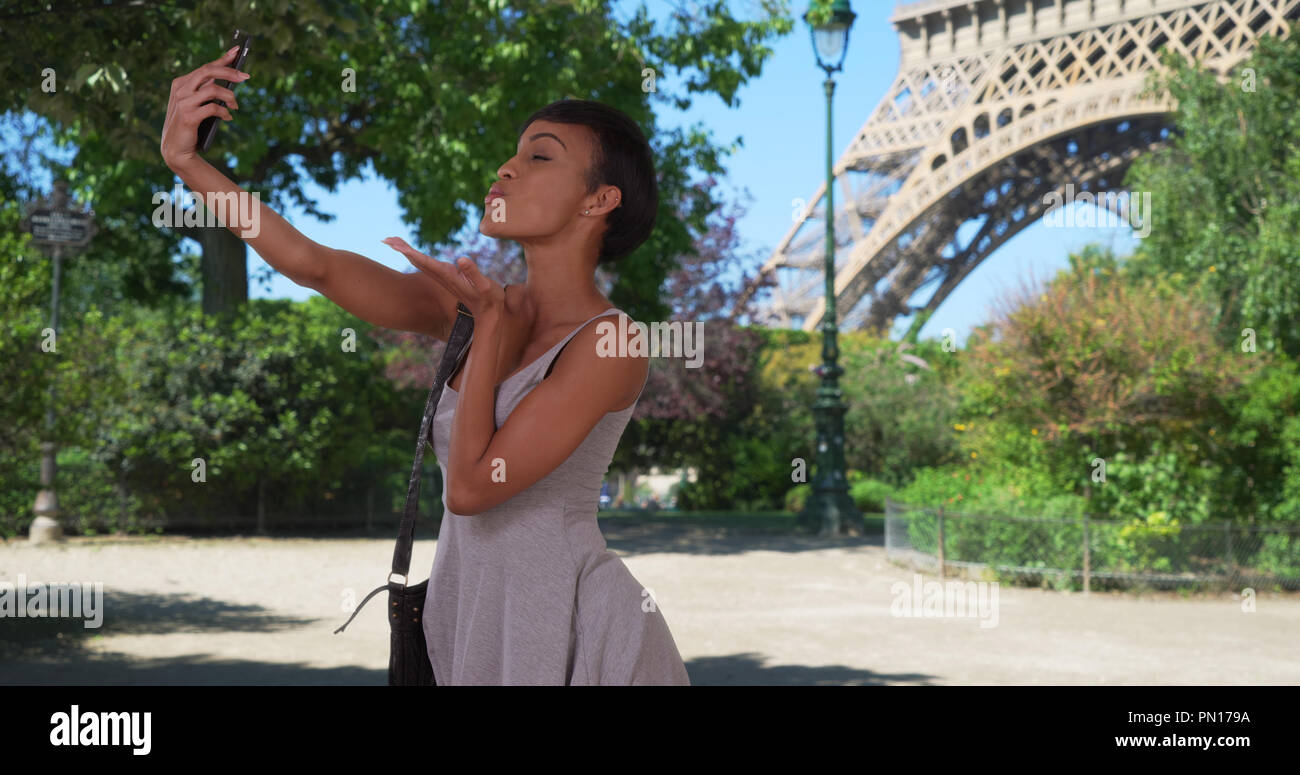 Young black woman takes selfies hi-res stock photography and images - Alamy