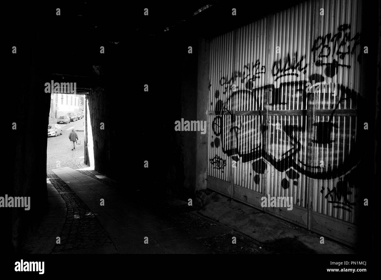 Graffiti dark alley Black and White Stock Photos & Images - Alamy