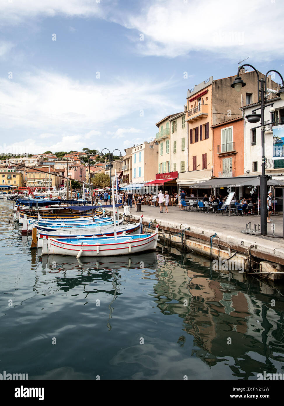 Historic towns of provence hi-res stock photography and images - Alamy