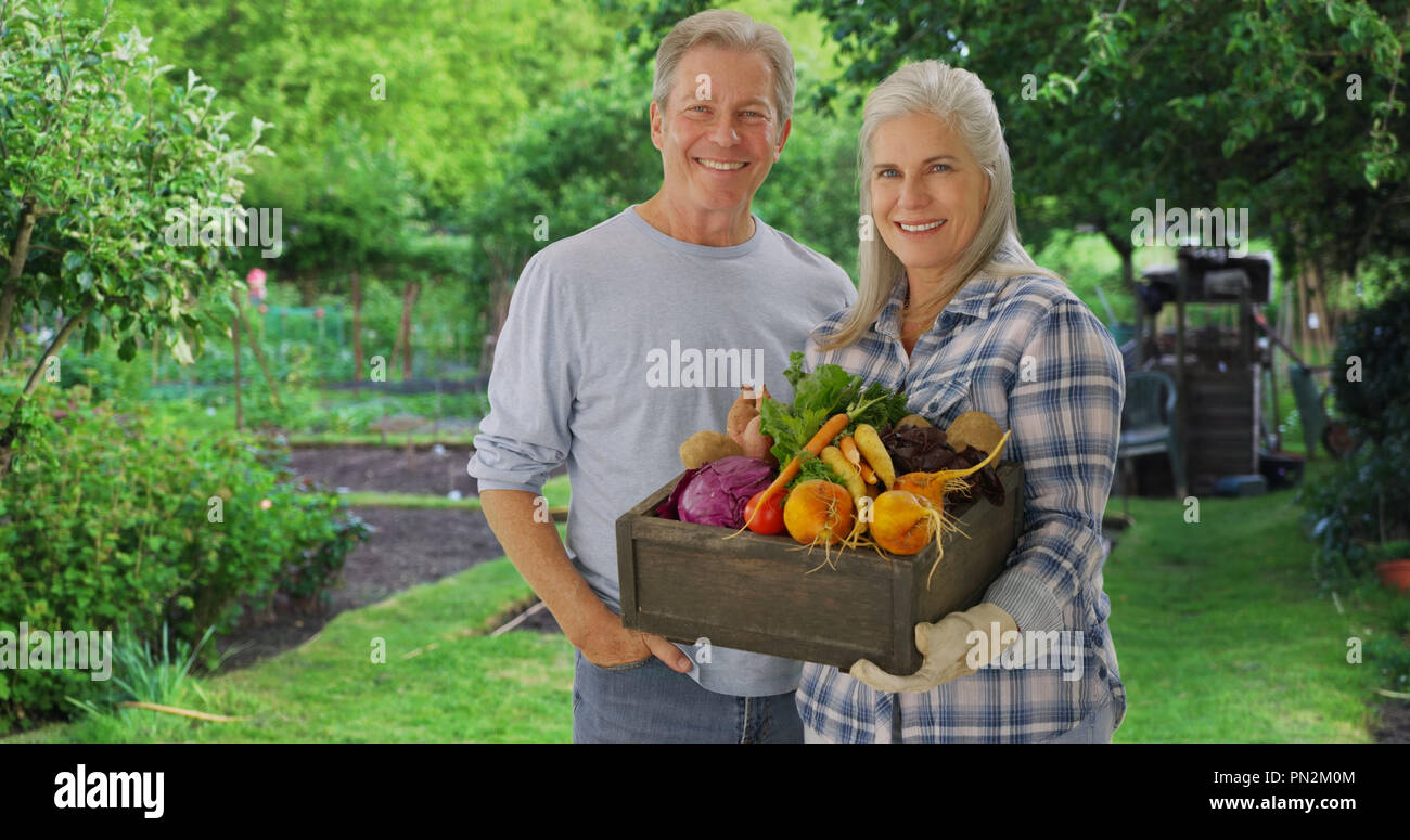 Older couple and gardening hi-res stock photography and images - Alamy