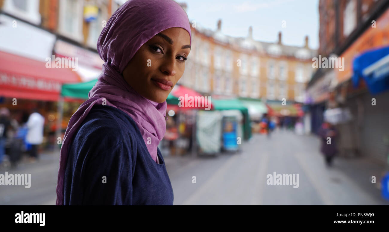 Muslim woman london hi-res stock photography and images - Alamy
