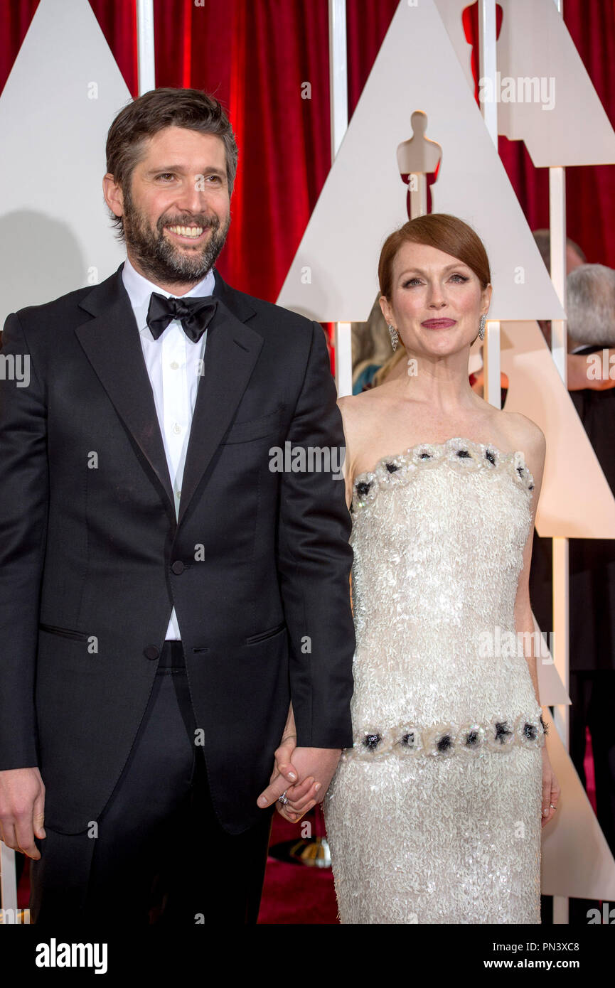 Bart Freundlich and Julianne Moore, Oscar® nominee for Best Actress in a Leading Role, for work on 'Still Alice' arrive for the live ABC Telecast of The 87th Oscars® at the Dolby® Theatre in Hollywood, CA on  Sunday, February 22, 2015.  File Reference # 32566 405THA  For Editorial Use Only -  All Rights Reserved Stock Photo
