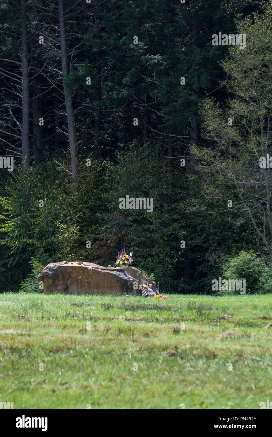 A boulder marks the crash site at the Flight 93 National Memorial, Shanksville, Somerset County, Pennsylvania, USA Stock Photo