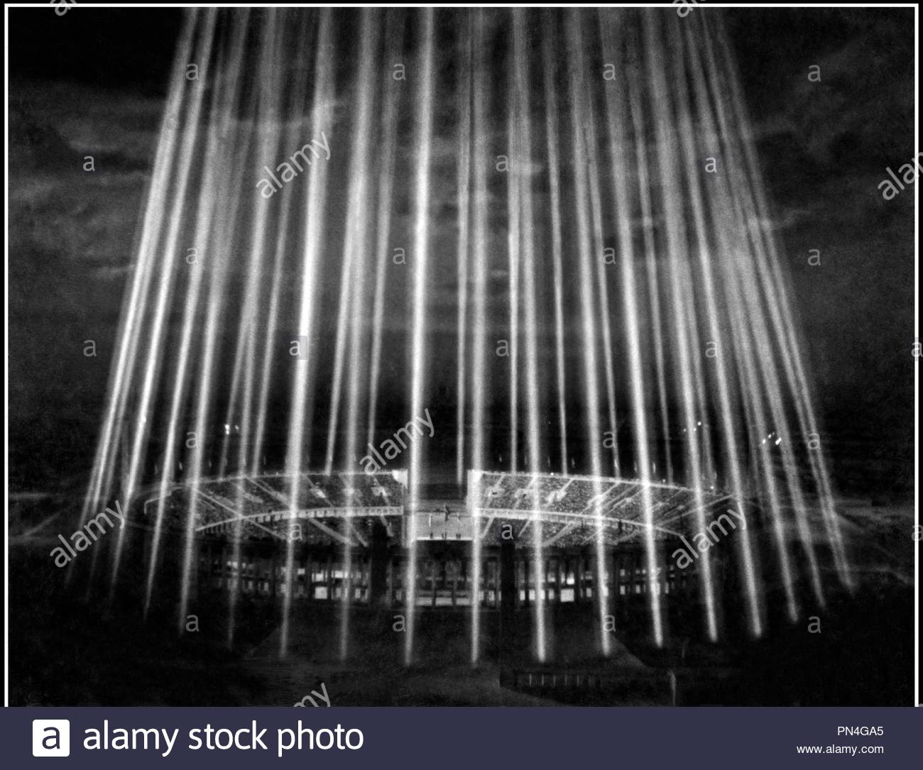 Les Dieux Du Stade La Fête Des Peuples 1938 Stade Olympique Stock Photos & Stade Olympique Stock Images - Alamy