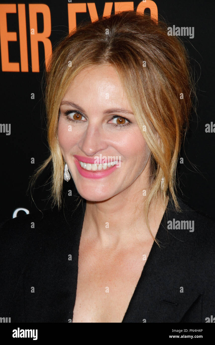 Julia Roberts At The Premiere Of Secret In Their Eyes Held At The