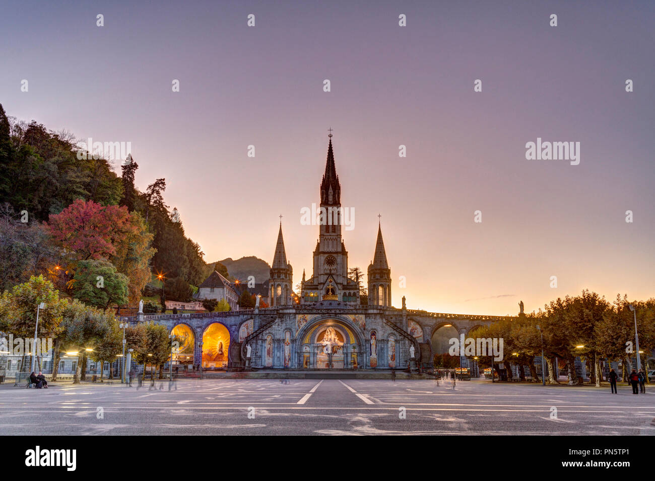 Lourdes (south-western France): outer view of the Basilica of Our Lady of the Rosary, the square and Our Lady of Lourdes sanctuary (not available for  Stock Photo