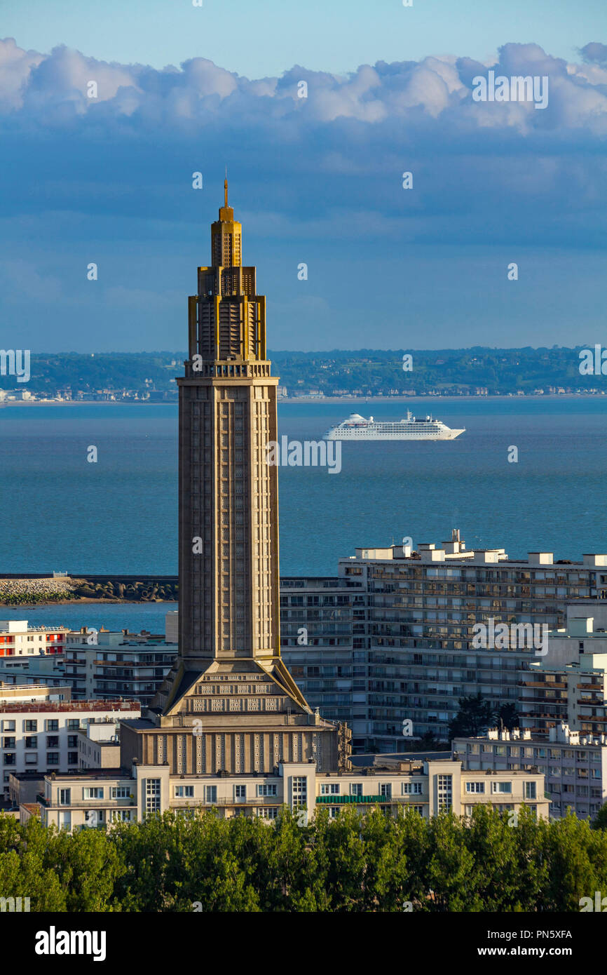 Le Havre (Normandy, north western France): view of the city centre and St. Joseph's Church, building registered as a National Historic Landmark (Frenc Stock Photo