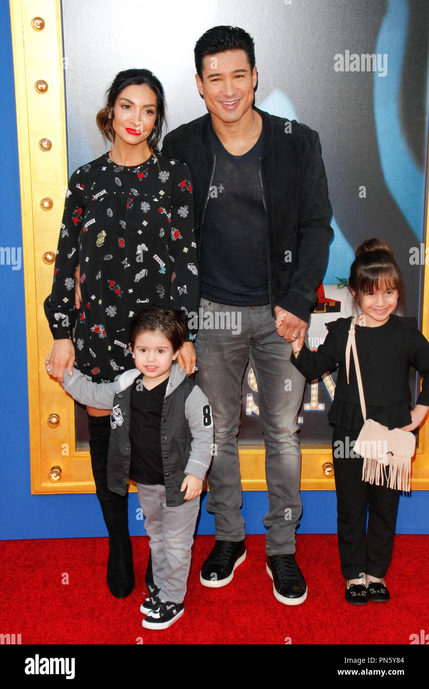 Mario Lopez And Family High Resolution Stock Photography And Images Alamy