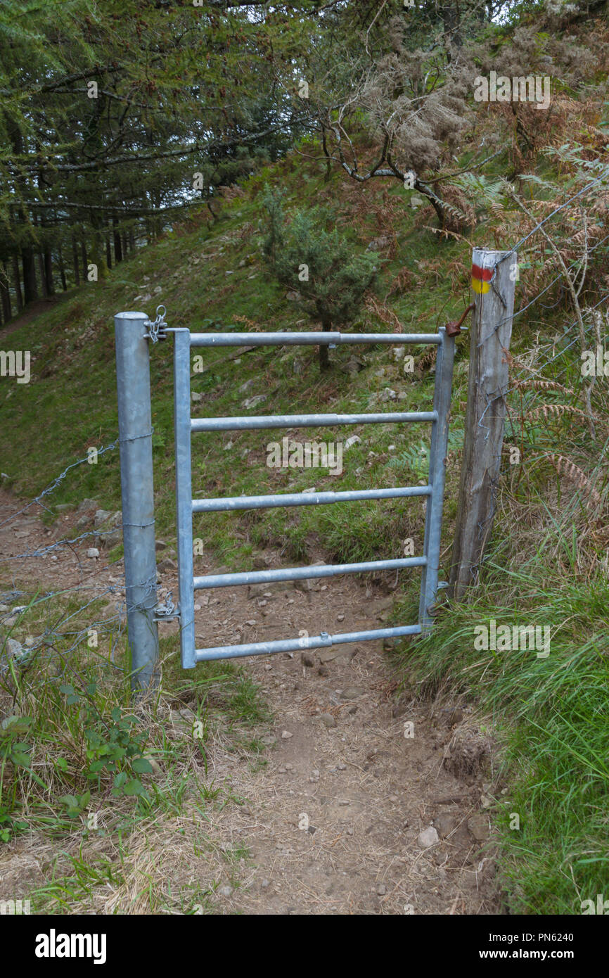 Farm pasture metal fence gate hi-res stock photography and images - Alamy
