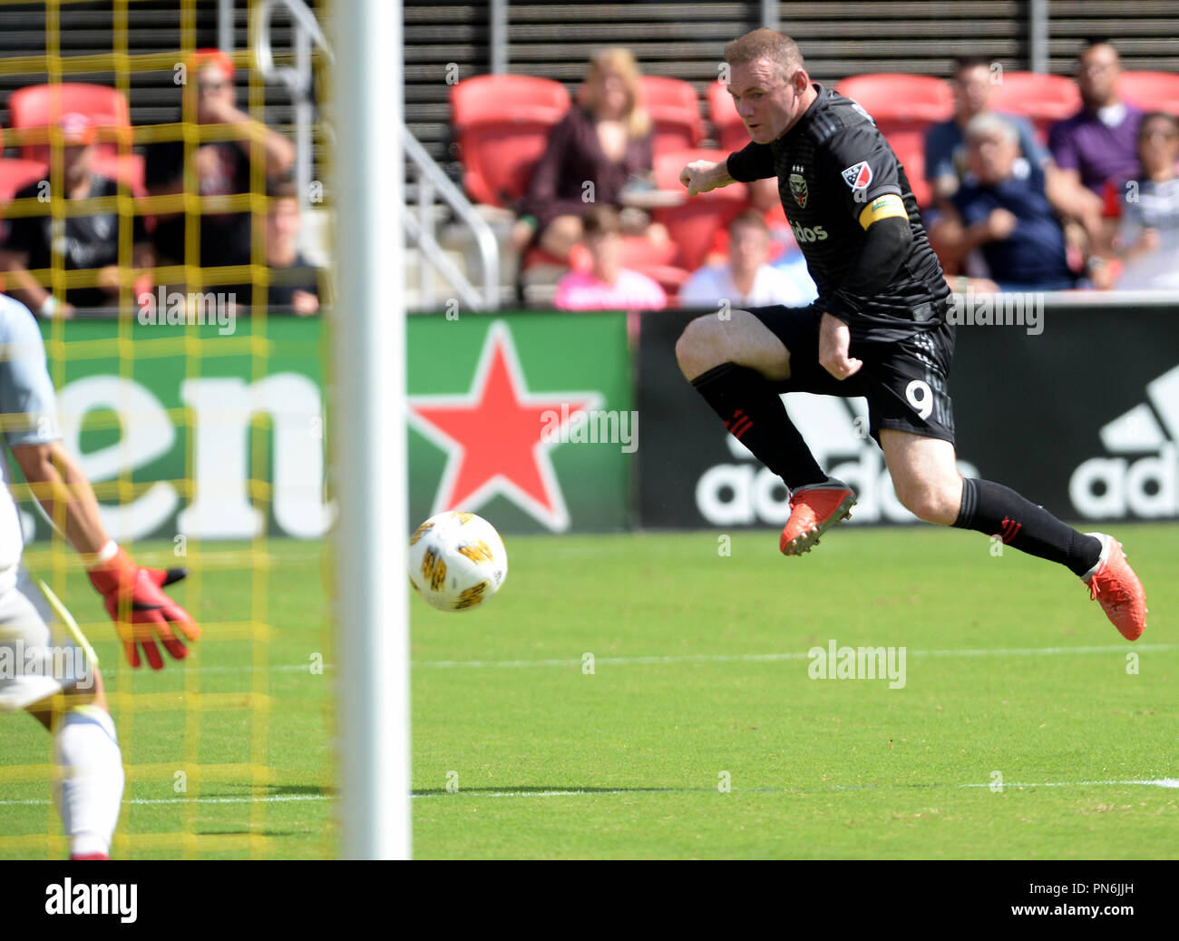 Washington, DC, USA. 16th Sep, 2018. 20180916 - D.C. United forward WAYNE ROONEY (9) gets airborne on a shot against New York Red Bulls goalkeeper Luis Robles in the first half at Audi Field in Washington. Credit: Chuck Myers/ZUMA Wire/Alamy Live News Stock Photo