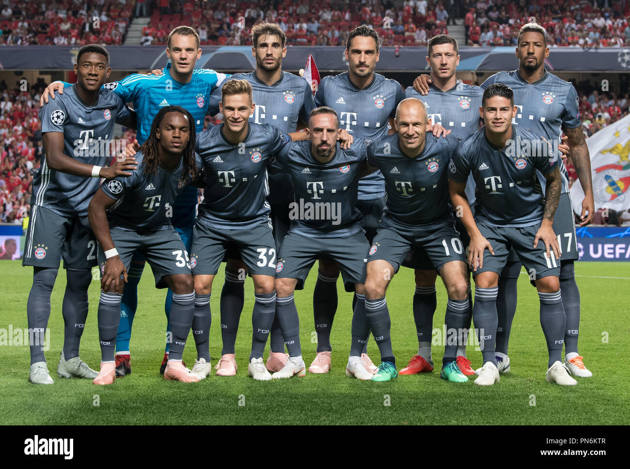 19 September 2018, Portugal, Lissabon: Soccer: Champions League, Benfica  Lisbon - Bayern Munich, Group stage, Group E, Matchday 1 at Estadio da Luz.  David Alaba (rear left), goalkeeper Manuel Neuer, Javi Martinez,