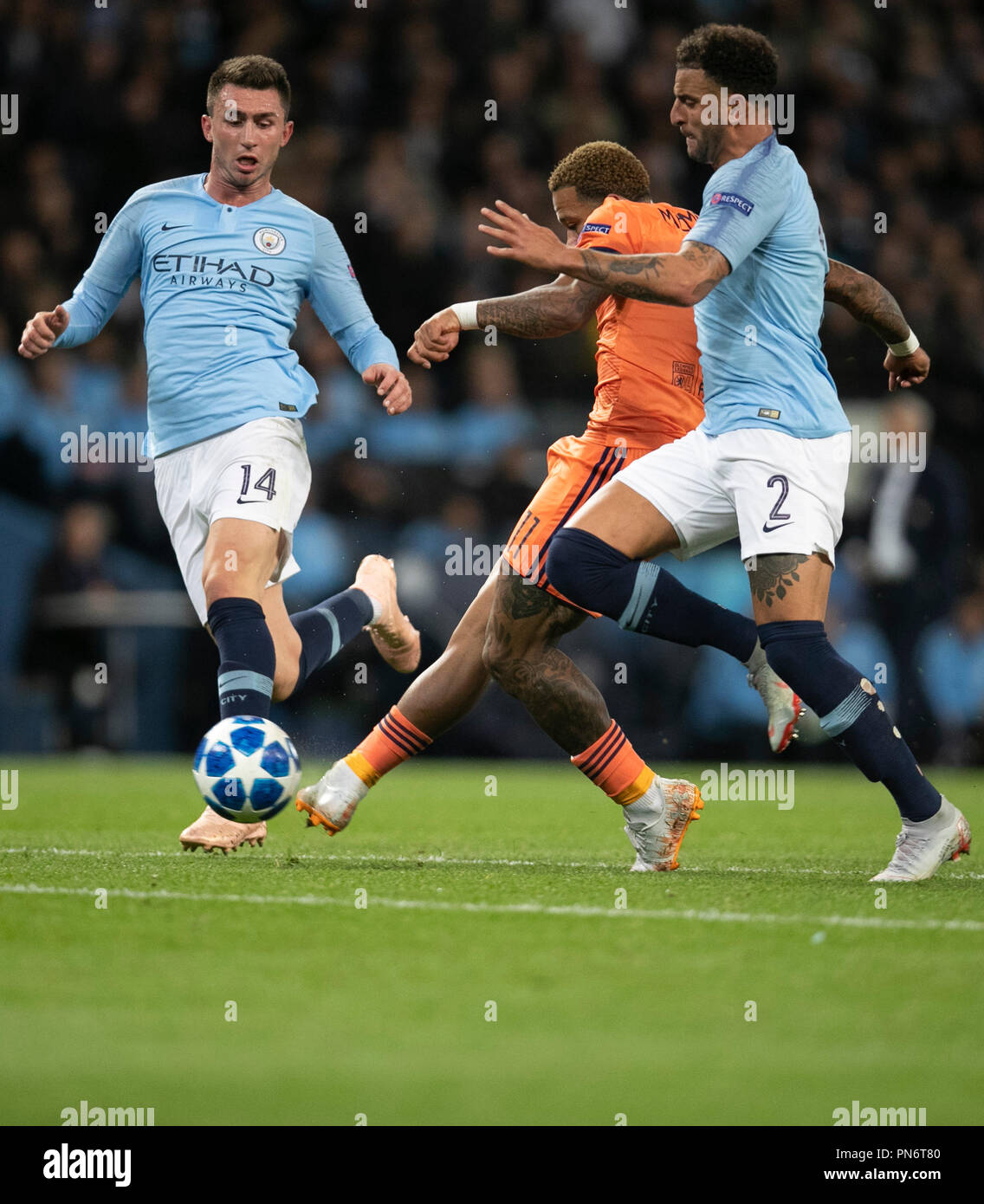 180920) -- MANCHESTER, Sept. 20, 2018 (Xinhua) -- Lyon's Memphis Depay (C)  vies with Manchester City's Kyle Walker (R) during the UEFA Champions League  Group F match between Manchester City and Lyon