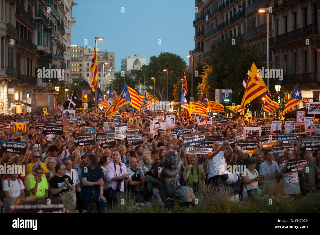 Barcelona 20 September, 2018. Thousands of demonstrators have gathered in the economy headquarters of the Generalitat de Catalunya one year after the arrests made by the police and which took place to dismantle the referendum for the independence of Catalonia. Â© Charlie Perez/Alamy Live News Stock Photo