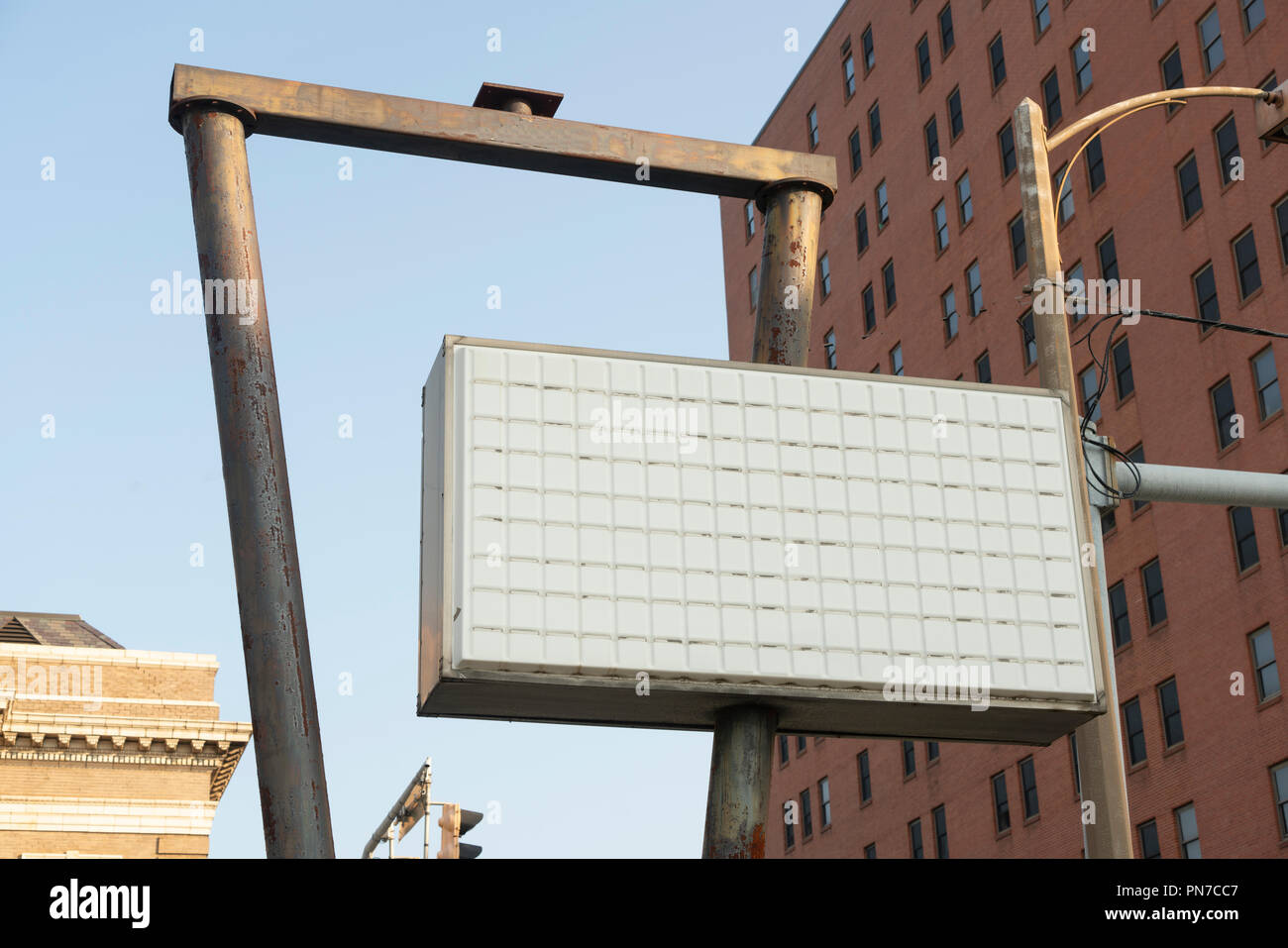 A business and building has been abandoned leaving nothing on the sign Stock Photo