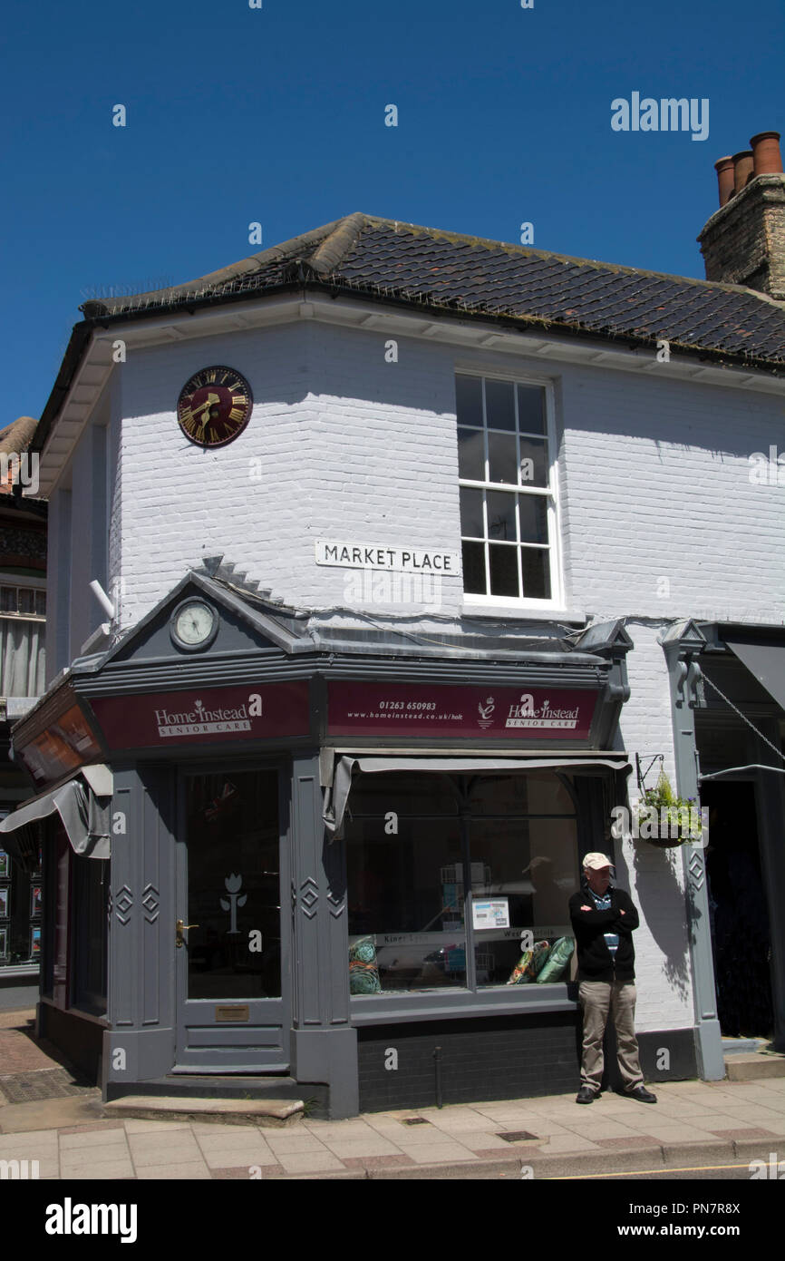 NORFOLK; HOLT; CORNER HOUSE IN MARKET PLACE Stock Photo Alamy