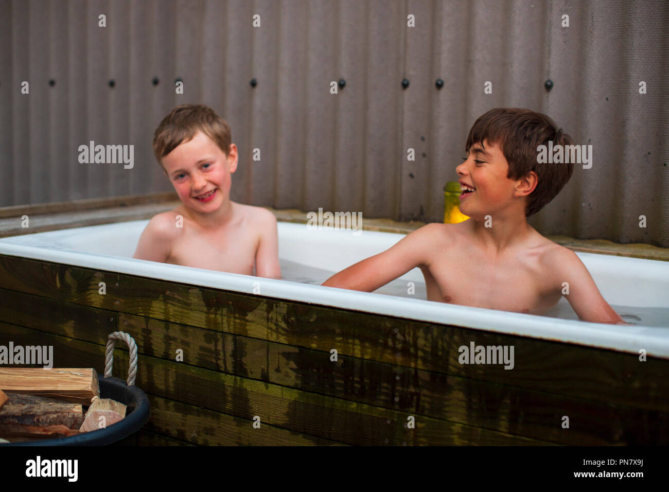 Outdoor bath hires stock photography and images Alamy