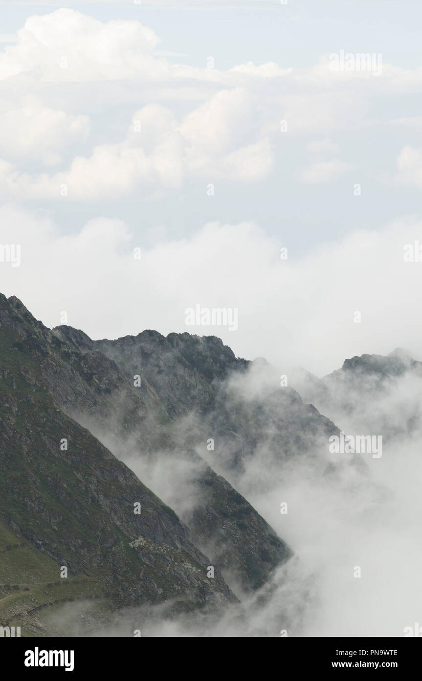 Fluffy clouds on top mountains hi-res stock photography and images - Alamy