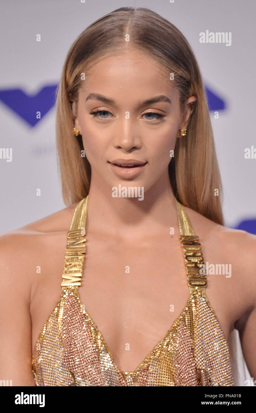 Reebok Classics And Jasmine Sanders Debut Collaborative Freestyle Hi  Sneaker | SNOBETTE, image size:863x1390