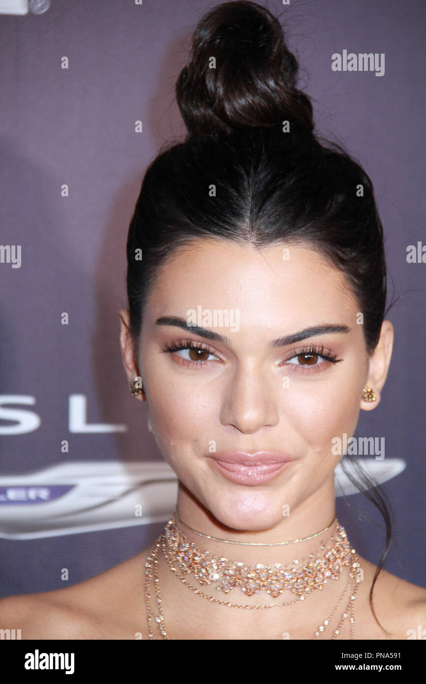 Kendall Jenner 01/08/2017 The 74th Annual Golden Globe Awards