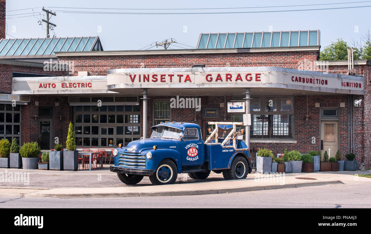 Tow Truck Stock Photos & Tow Truck Stock Images - Alamy