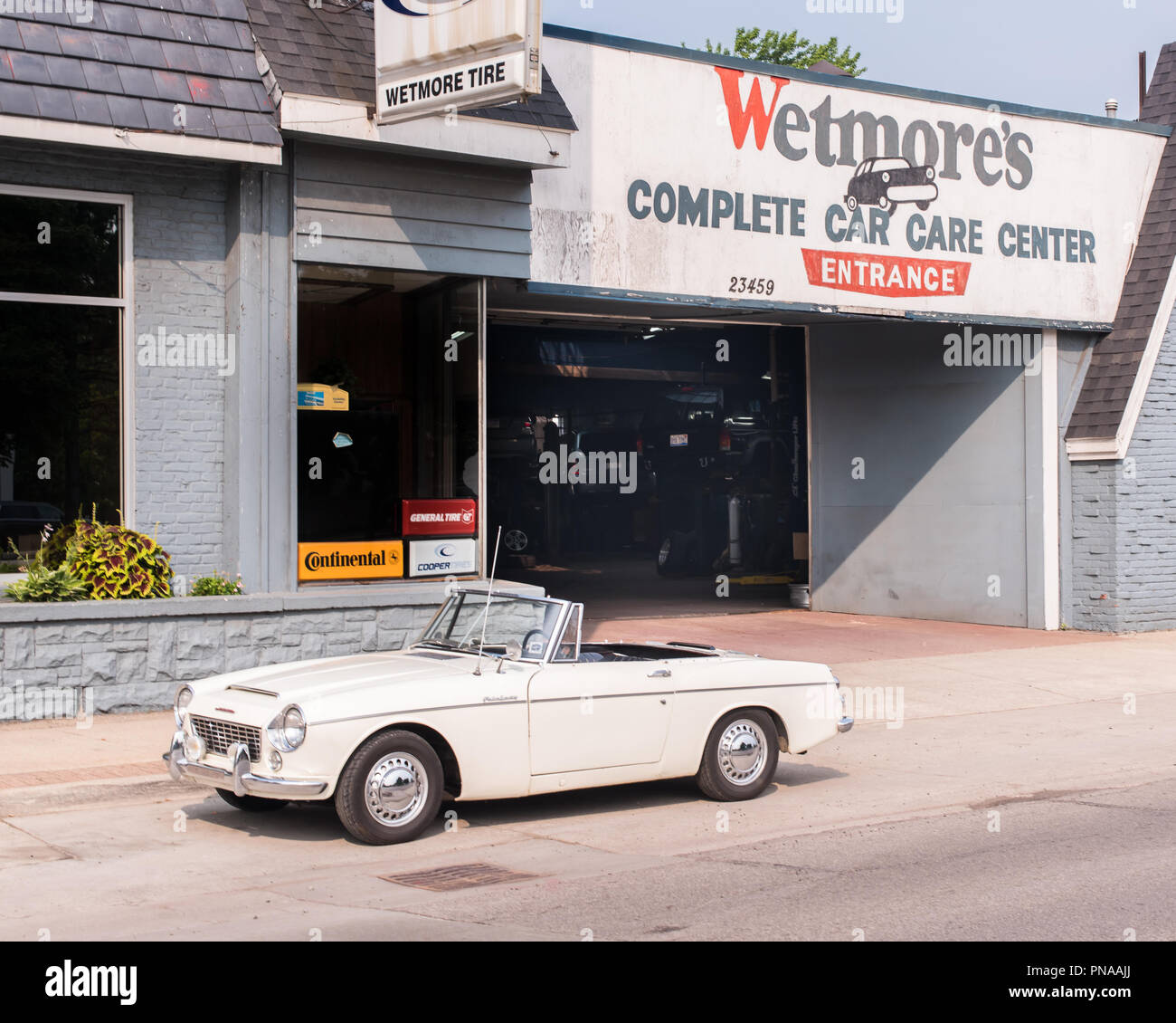 FERNDALE, MI/USA - AUGUST 16, 2018: A Datsun Fairlady car in front of historic Wetmore's, at the Woodward Dream Cruise. Stock Photo