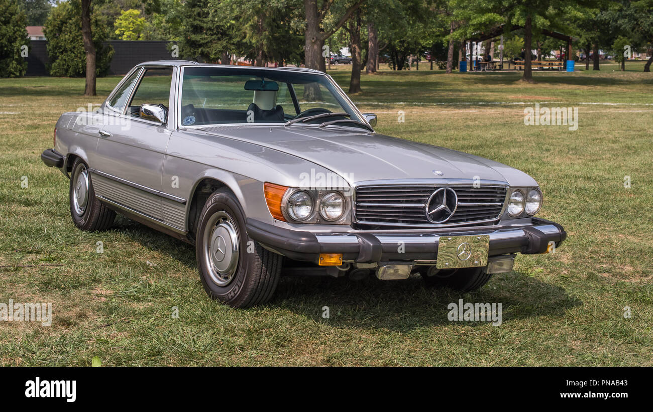 Mercedes 450 Sl Hi-Res Stock Photography And Images - Alamy