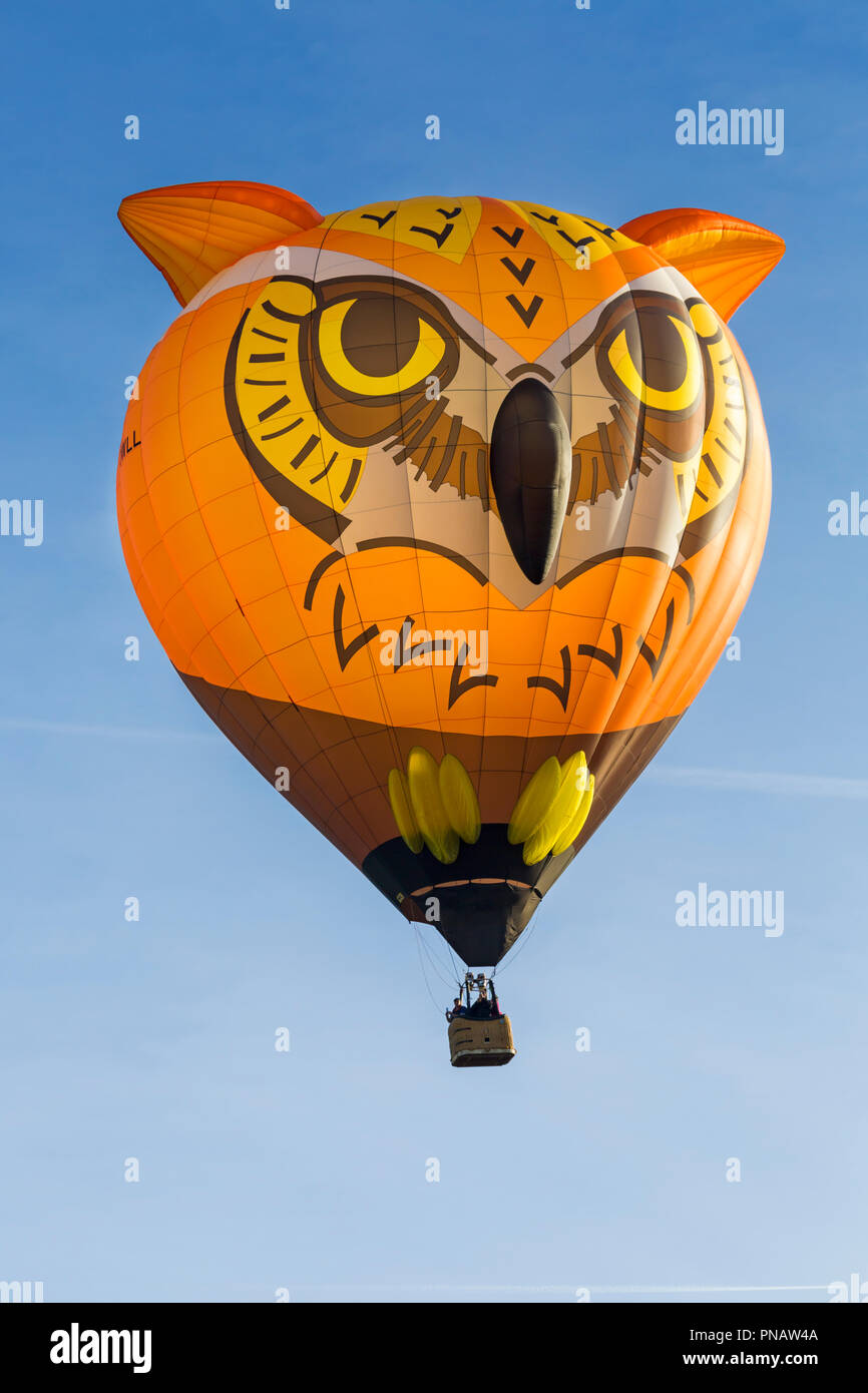 Longleat Owl hot air balloon in the sky at Longleat Sky Safari, Wiltshire,  UK in September Stock Photo - Alamy
