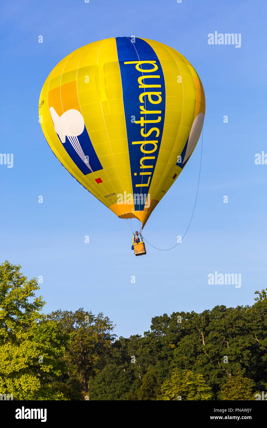 Signaal Egyptische roekeloos Lindstrand hot air balloon in the sky at Longleat Sky Safari, Wiltshire, UK in September Stock Photo - Alamy Signaal Egyptische roekeloos Lindstrand hot air balloon in the sky at Longleat Sky Safari, Wiltshire, UK in September Stock Photo - Alamy